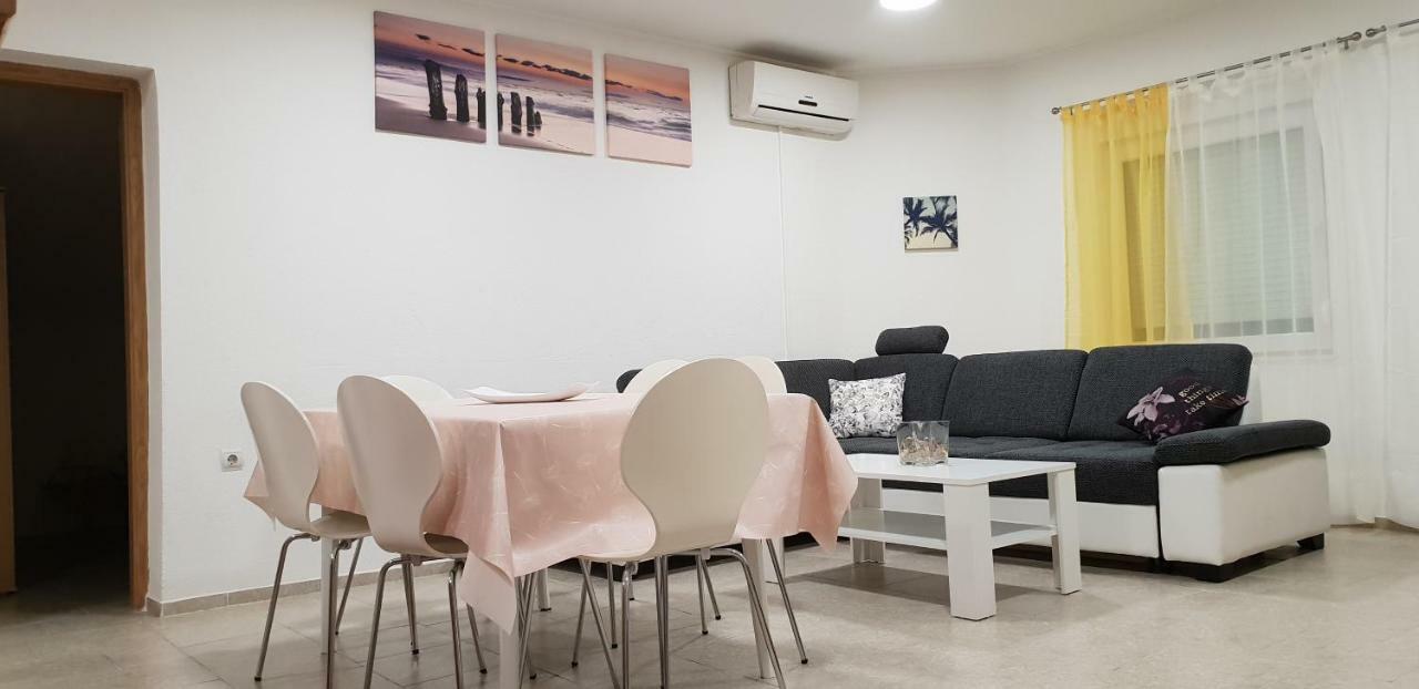 Apartma Jelka Novigrad Istria Exterior foto